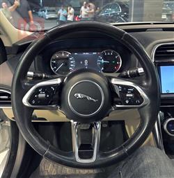 جاكوار XE